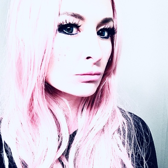 Meet your Posher, Krysten - Picture 1 of 6